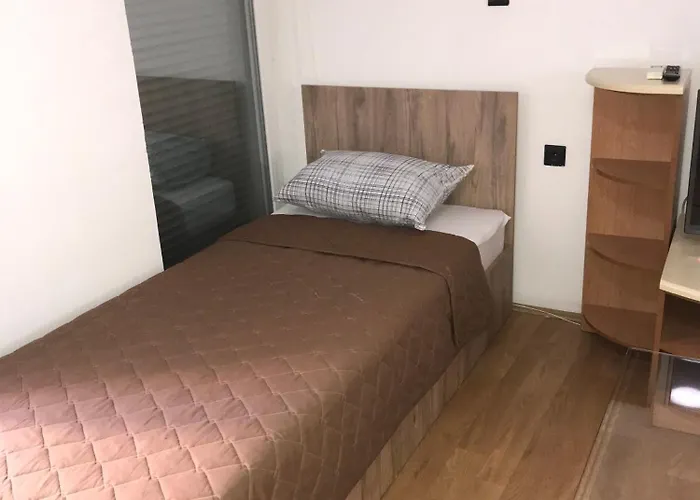 Sweet Basement Suteren Parking 5 Euro Appartement Skopje